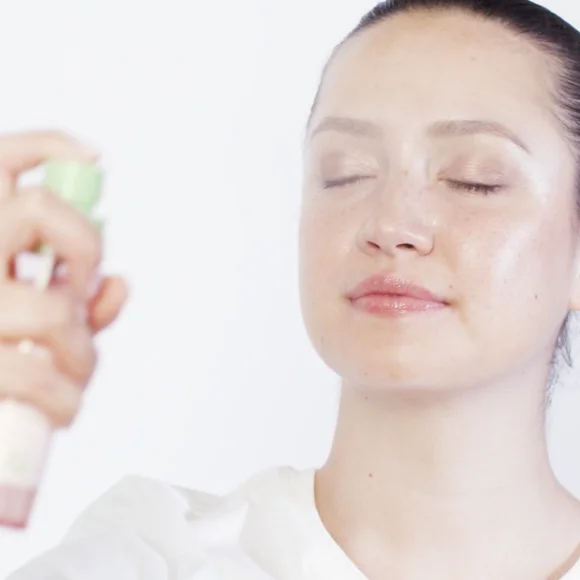 Pixi & Hello Kitty Makeup Fixing Mist - Picture 2 of 2